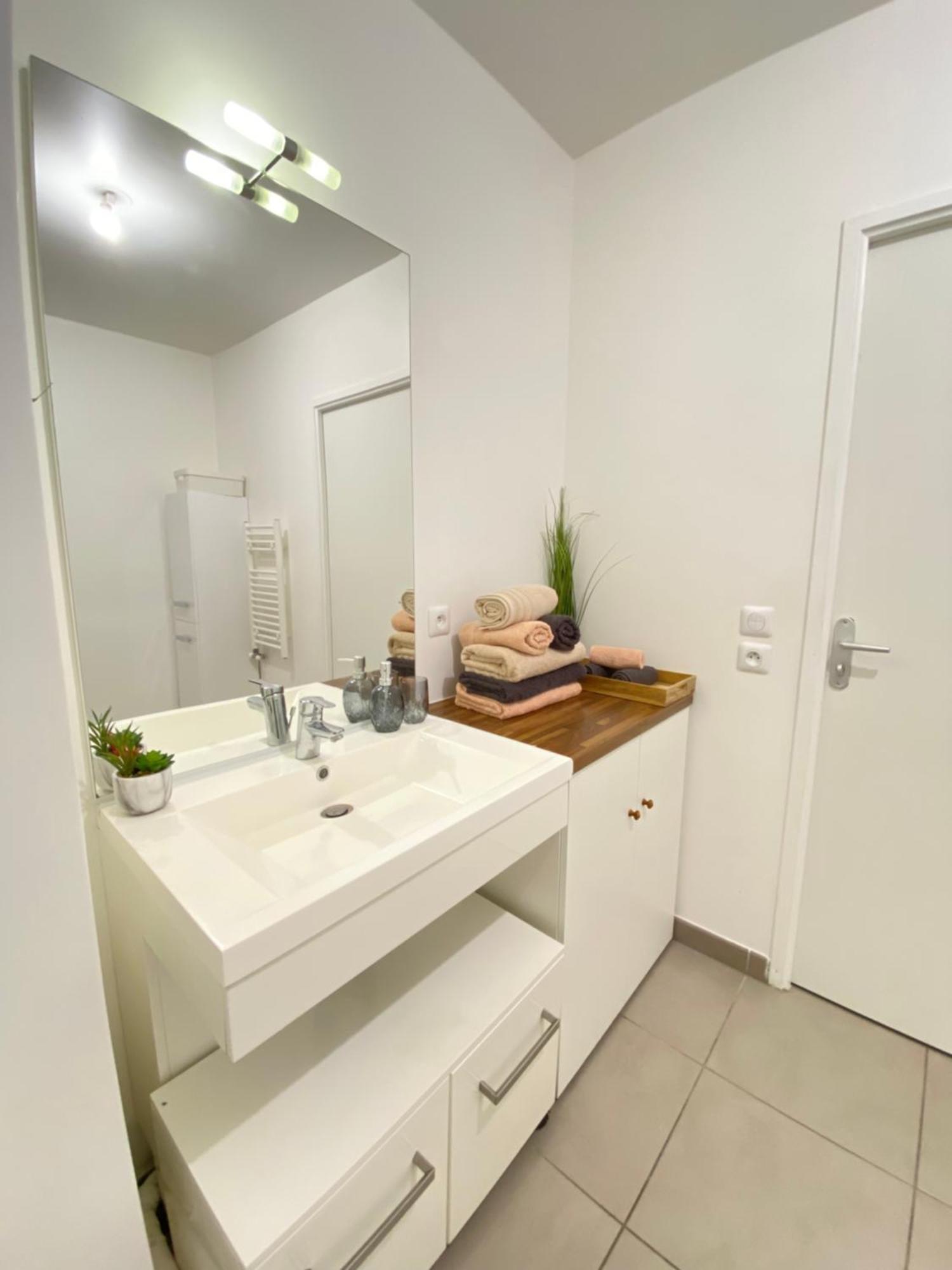 Grand Studio Montevrain - Disneyland Rer A Bagian luar foto