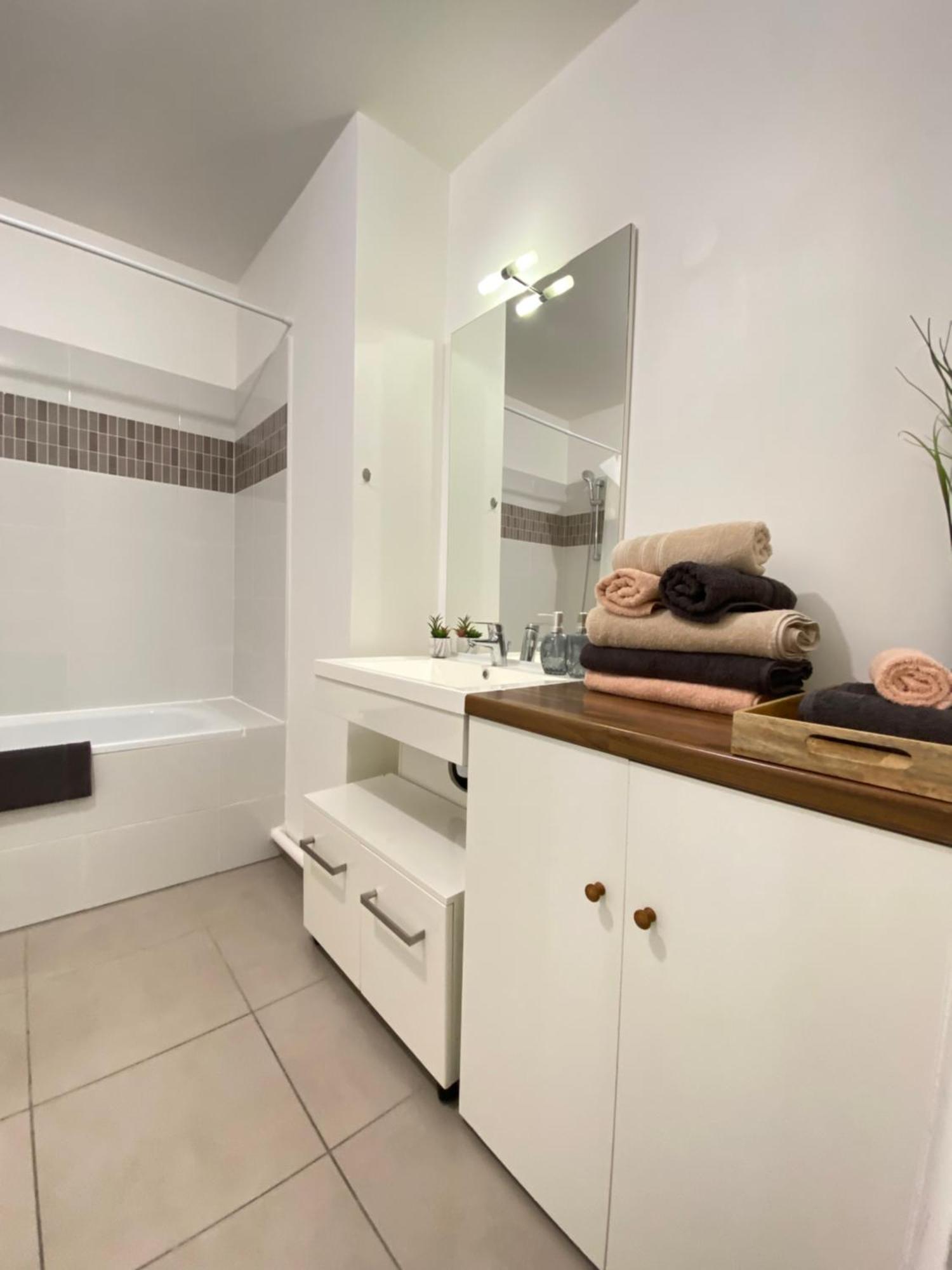 Grand Studio Montevrain - Disneyland Rer A Bagian luar foto